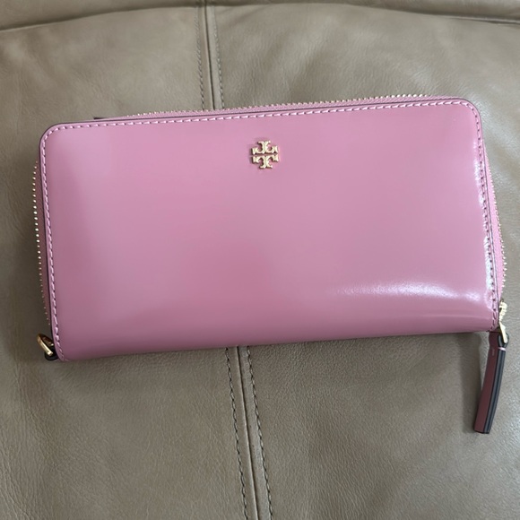 Tory Burch Handbags - Tory Burch Pink Ginger Wallet/Wristlet